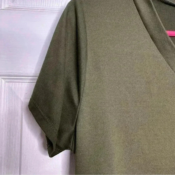 Ragdoll Maternity Shirt Front Pocket / v-Neck Green Size Medium - Picture 4 of 16